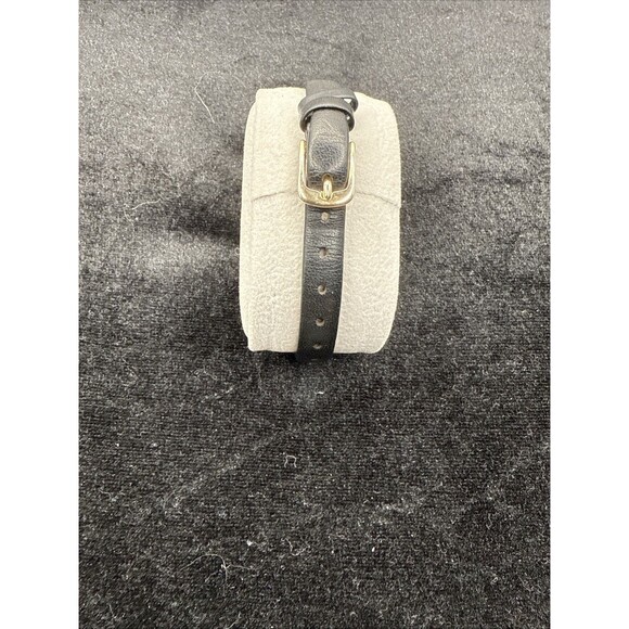 Vtg Timex Ladies Oval Watch: Black face,Black Leather Band Gold/Silver Tone Case - Picture 7 of 12